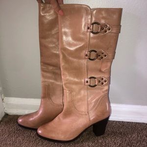 Women’s leather boots